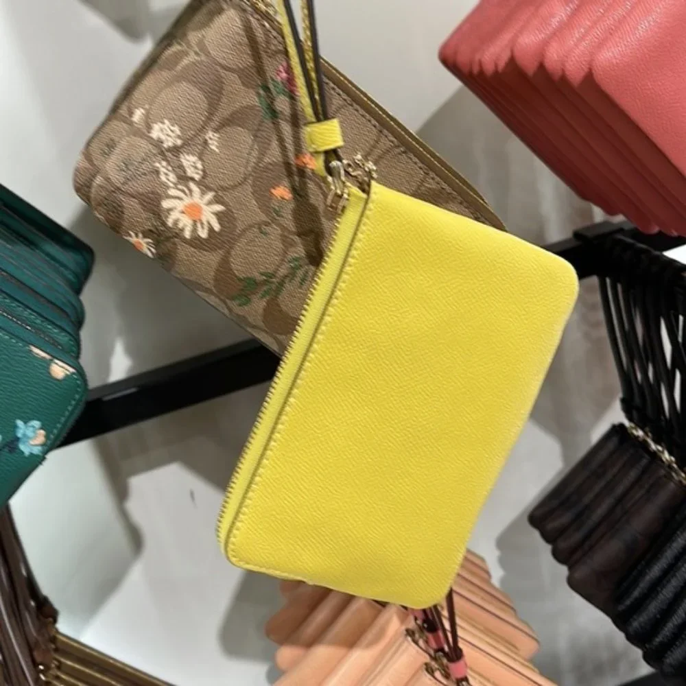 Coach Corner Zip Wristlet Gold / Retro Yellow Leather - Picture 4 of 8